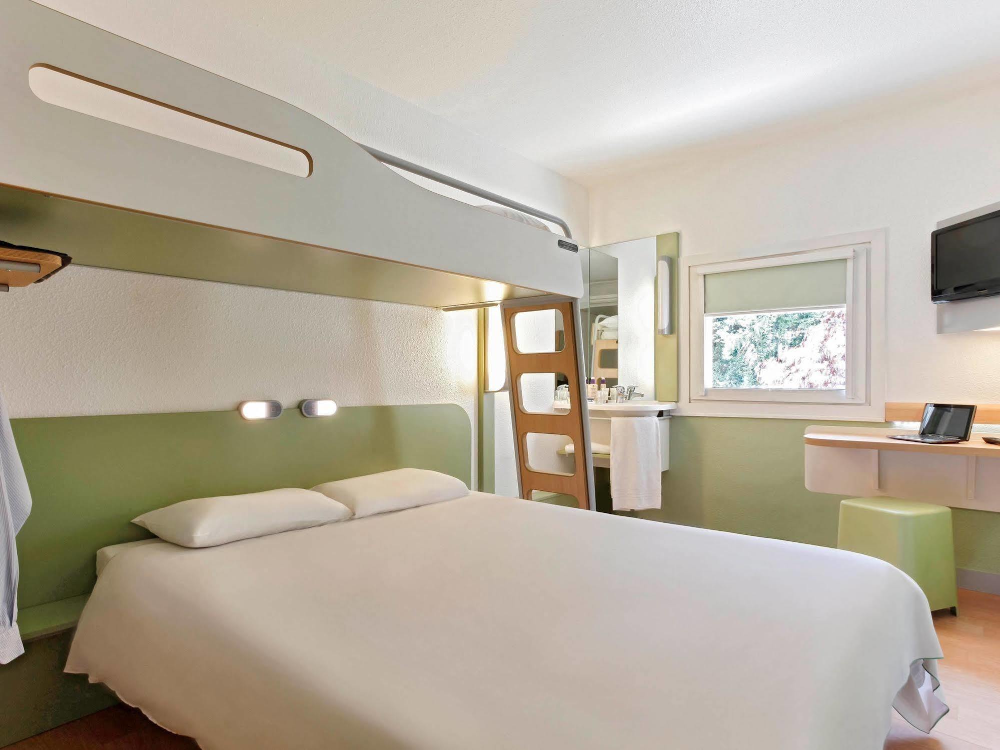 Ibis Budget Aix En Provence Est Le Canet Meyreuil Exteriör bild