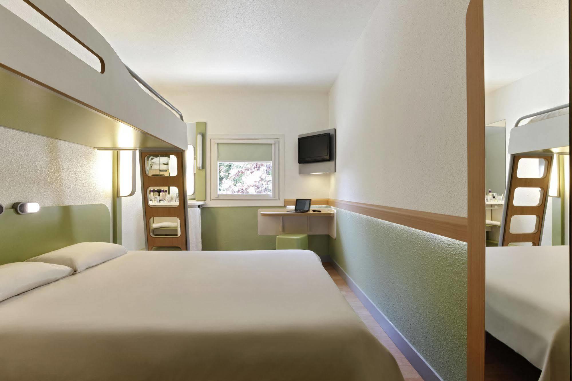 Ibis Budget Aix En Provence Est Le Canet Meyreuil Exteriör bild