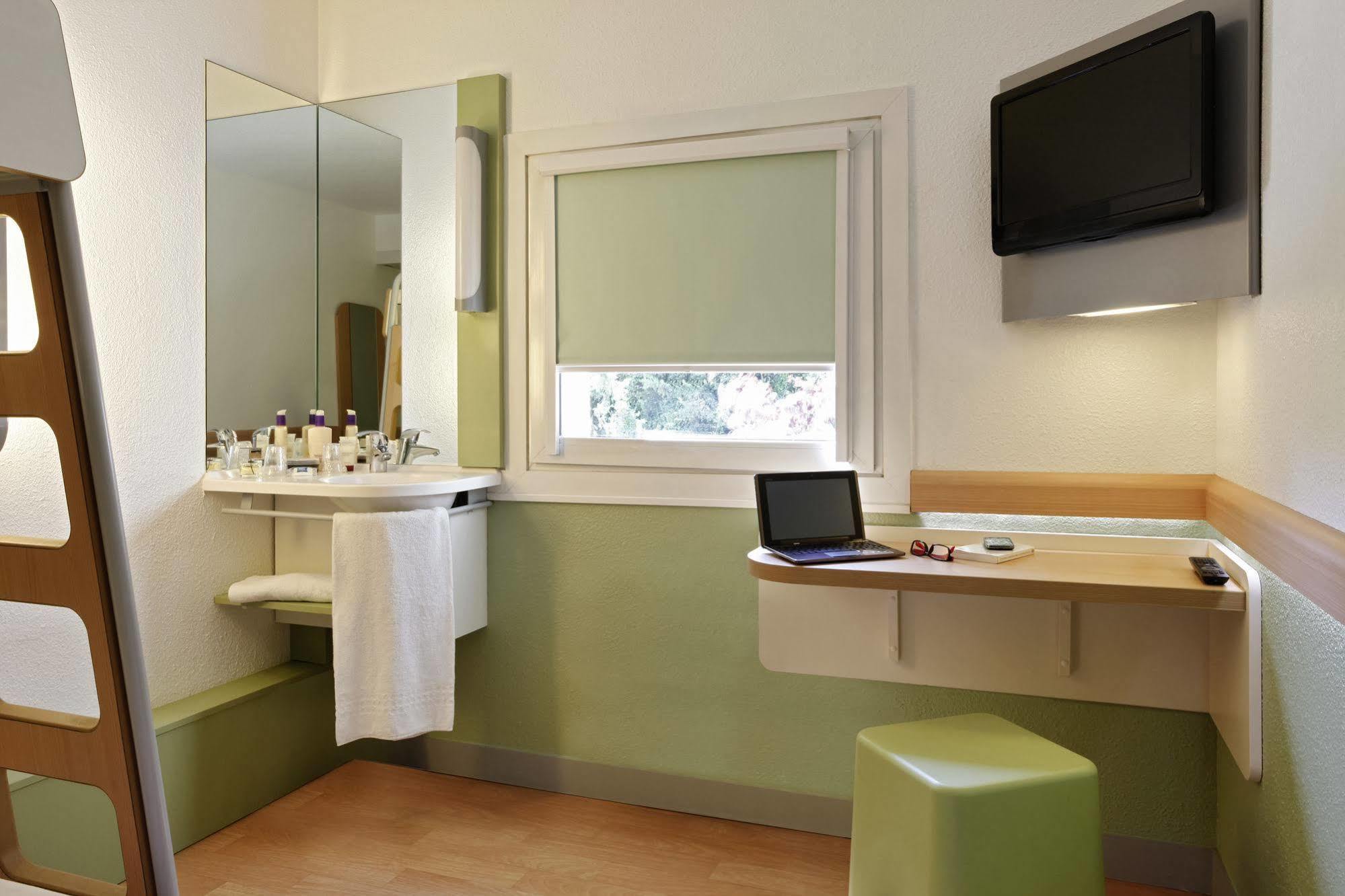 Ibis Budget Aix En Provence Est Le Canet Meyreuil Exteriör bild