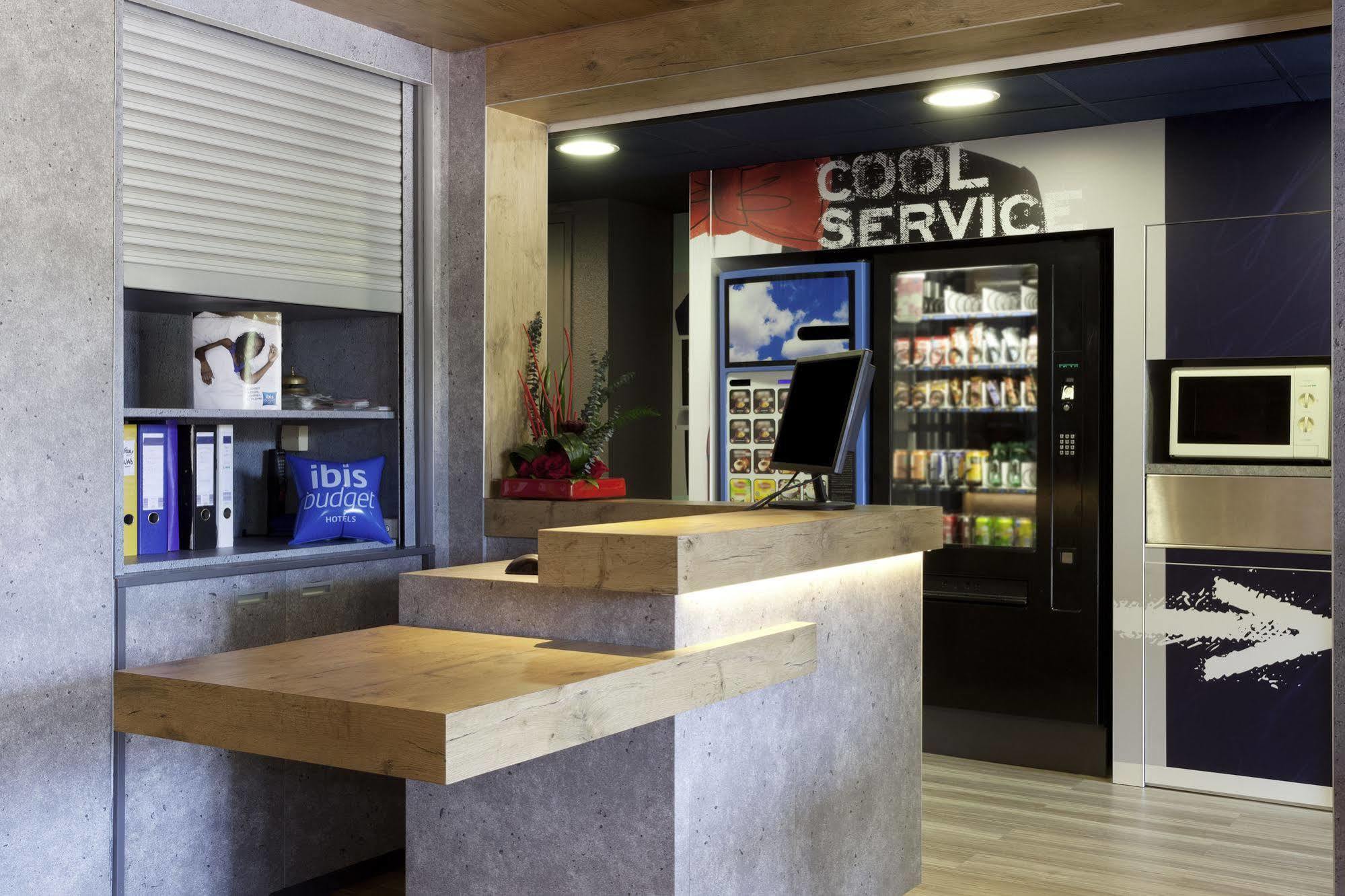 Ibis Budget Aix En Provence Est Le Canet Meyreuil Exteriör bild