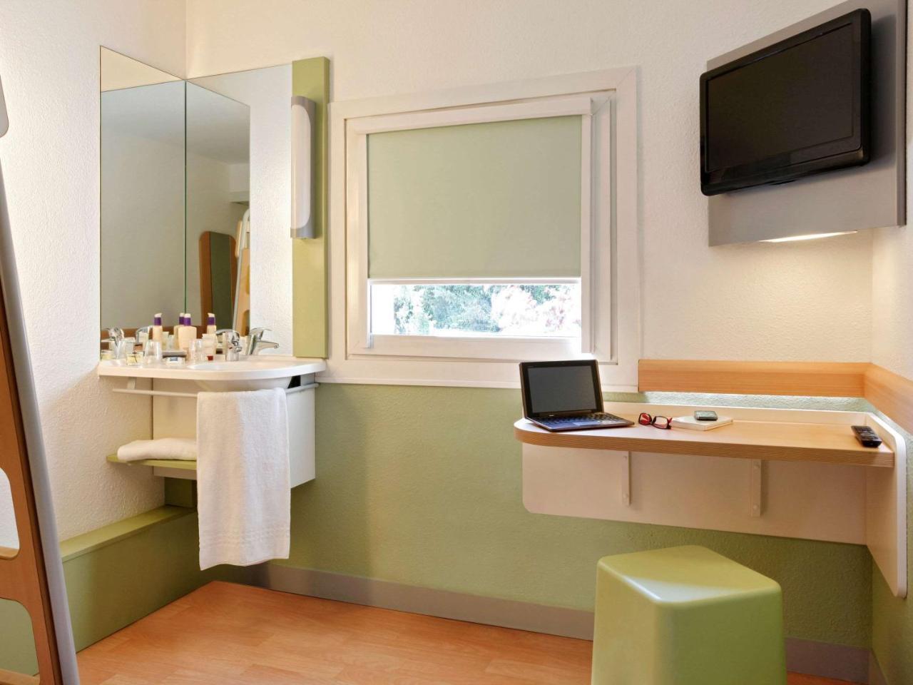Ibis Budget Aix En Provence Est Le Canet Meyreuil Exteriör bild