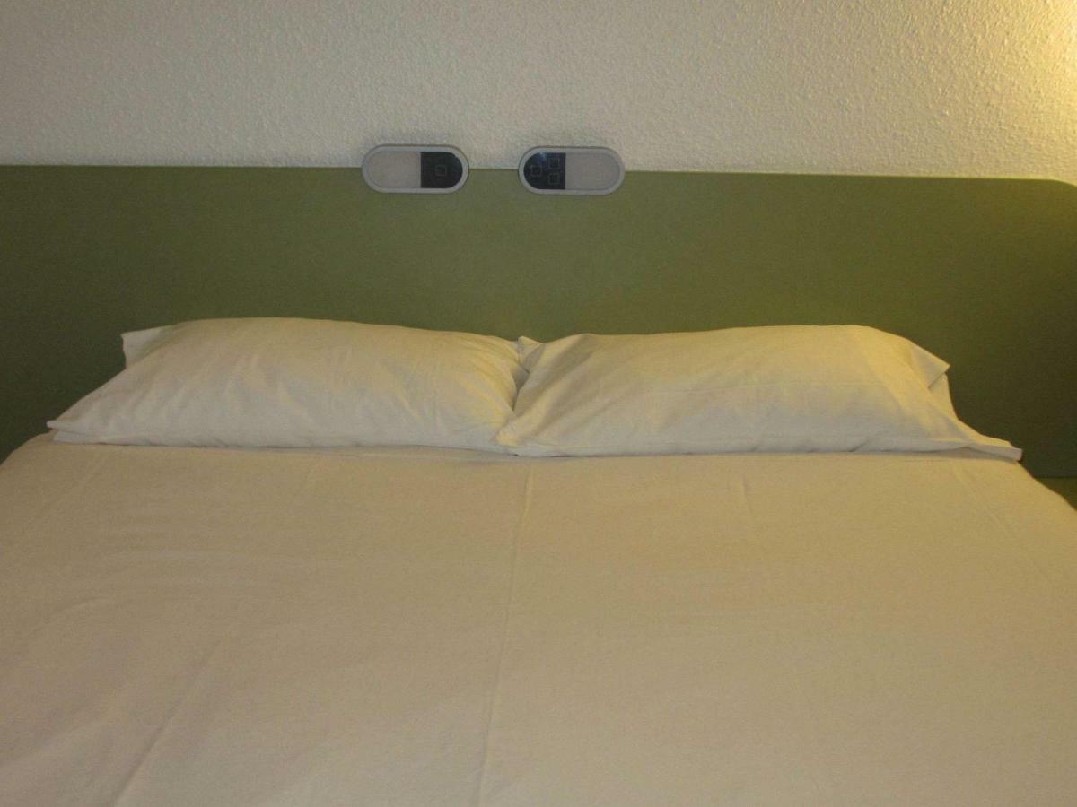 Ibis Budget Aix En Provence Est Le Canet Meyreuil Exteriör bild
