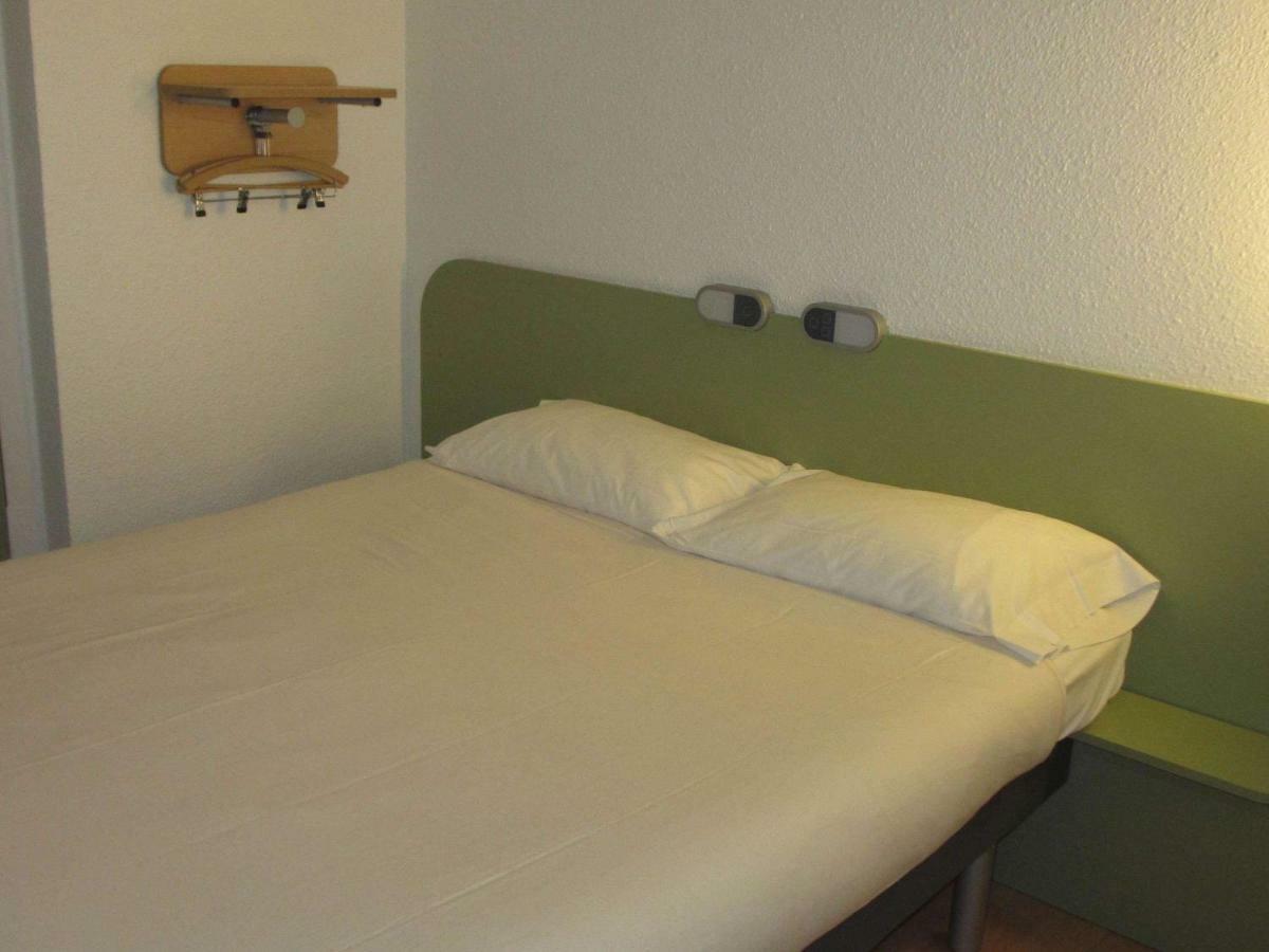 Ibis Budget Aix En Provence Est Le Canet Meyreuil Exteriör bild